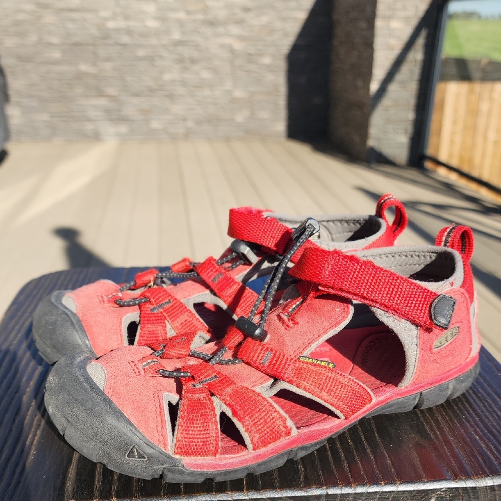 (3) Keen Kids' Red & Black Adventure Sandals Vacation Hiking Camping Athleisure